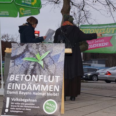 Infostand Volksbegehren "Betonfluta Eindämmen"