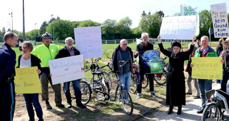 Rückblick auf die Demonstration neben dem ersten Spatenstich zur Gilchinger Westumfahrung