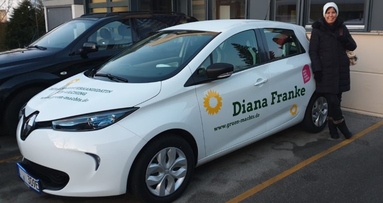 Elektroauto unserer Bürgermeisterkandidatin Diana Franke als Werbefläche für den Wahlkampf