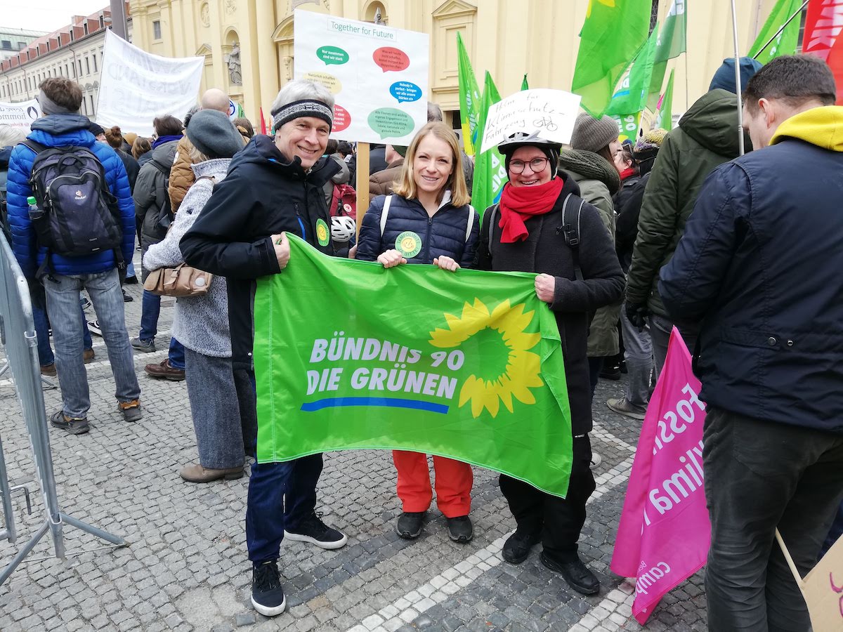 Mitglieder des OV Gilching beim Klimastreik