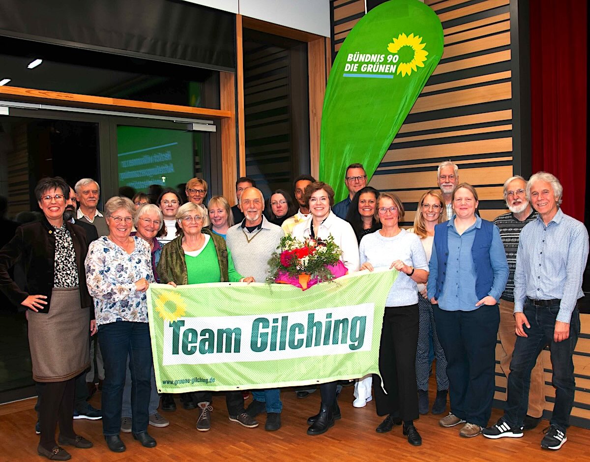 Gruppenbild der Teilnehmer:innen bei der Aufstellungsversammlung für die Bürgermeisterkandidatin und die Gemeinderatskandidat:innen der Grünen (Foto: Stefan Hartisch)